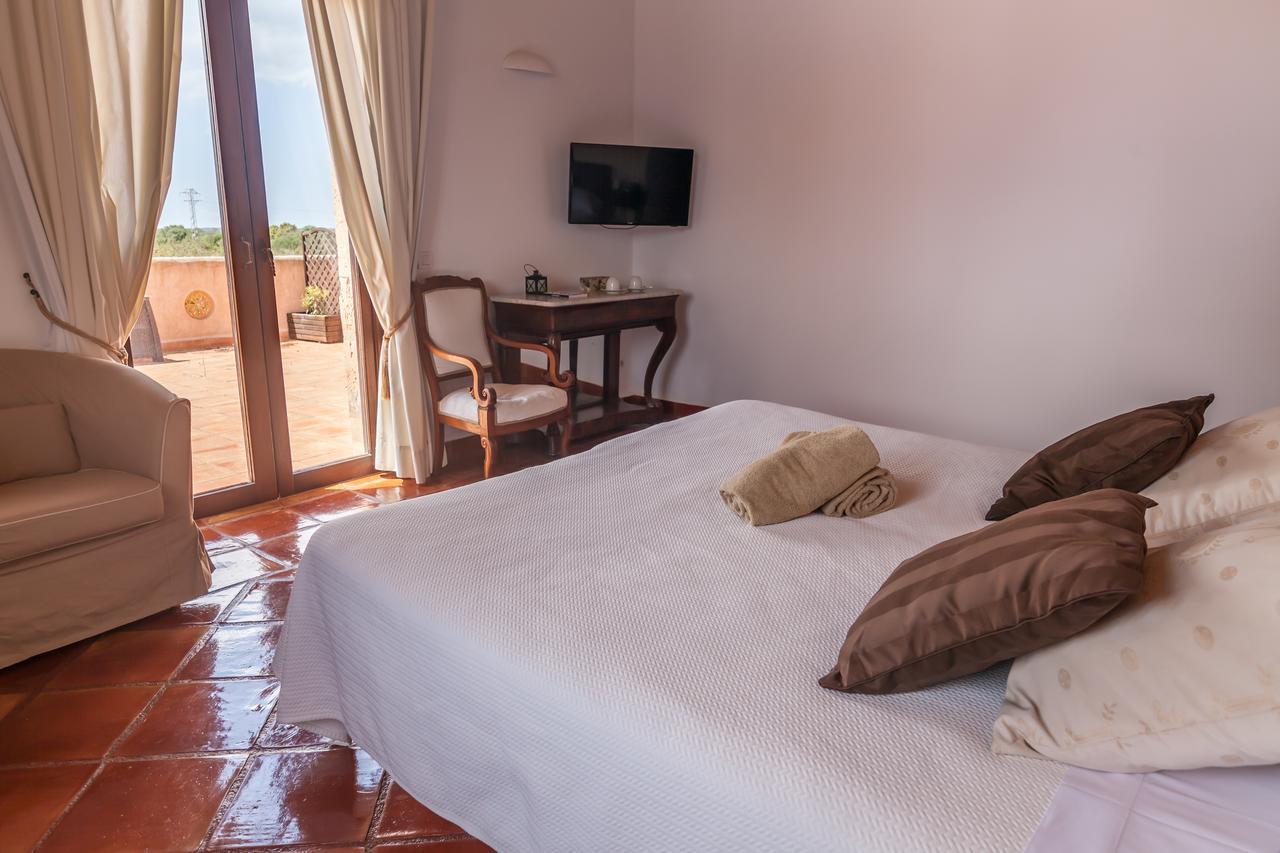 Hotel Es Lloquet (Adults Only) กัมโปส ภายนอก รูปภาพ